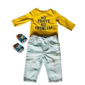 Baby bundle: jeans & Bodysuit “No Pants No Problem” 3-9M & Owl Socks